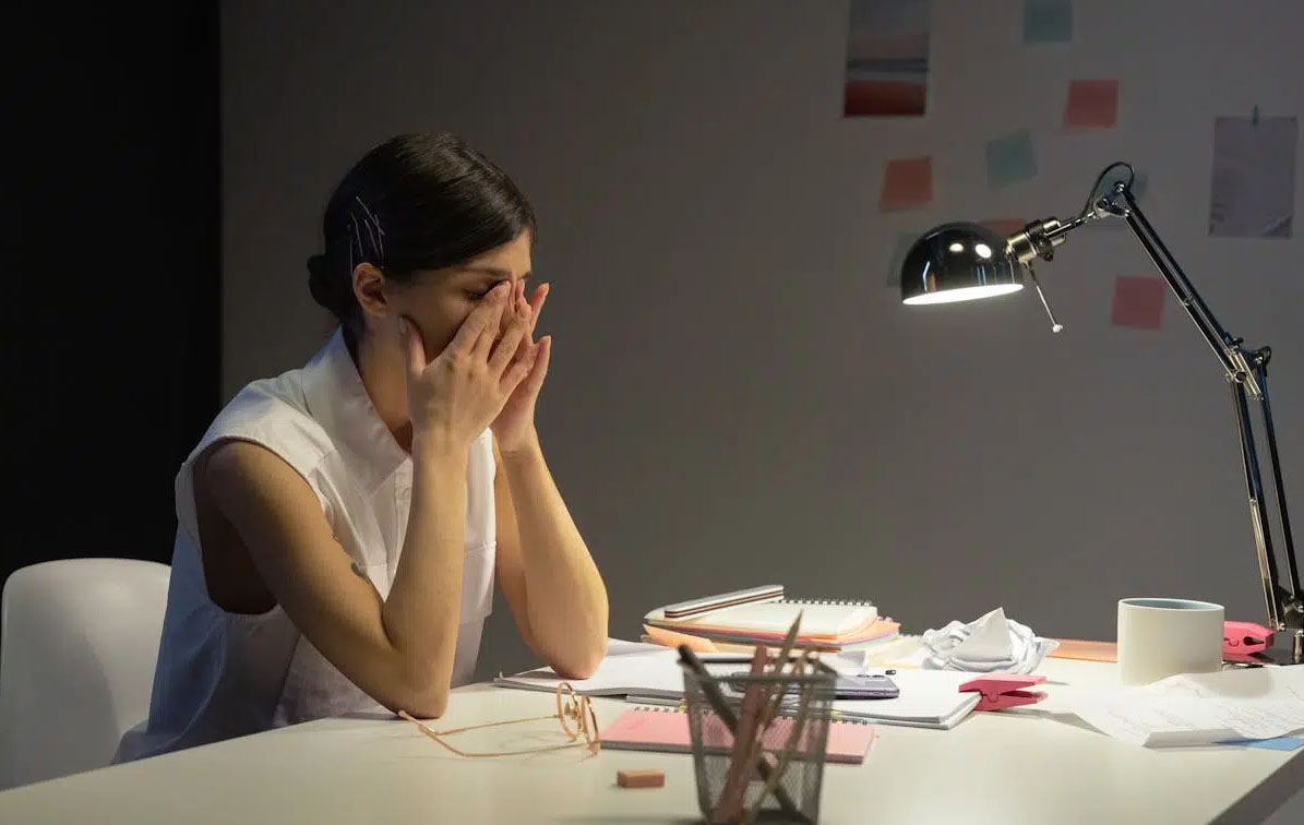 Cuando la docencia pesa más de lo que parece: 5 estrategias para prevenir el desgaste profesional del profesorado Cuando la docencia pesa más de lo que parece: 5 estrategias para prevenir el desgaste profesional del profesorado